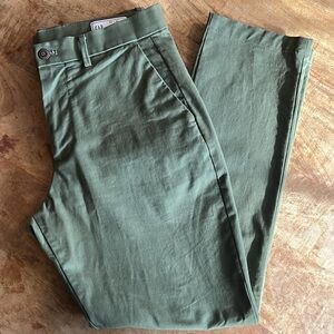 Slim Fit Modern Army Green Khakis 32x30 || Gap